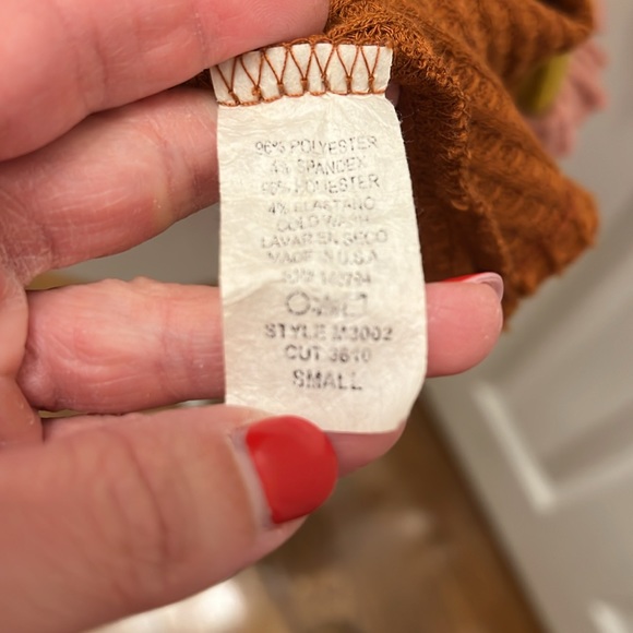 COZY RUFFLE SLEEVE FREE PEOPLE INSPIRED SWEATER - SIZE SMALL - Picture 5 of 6